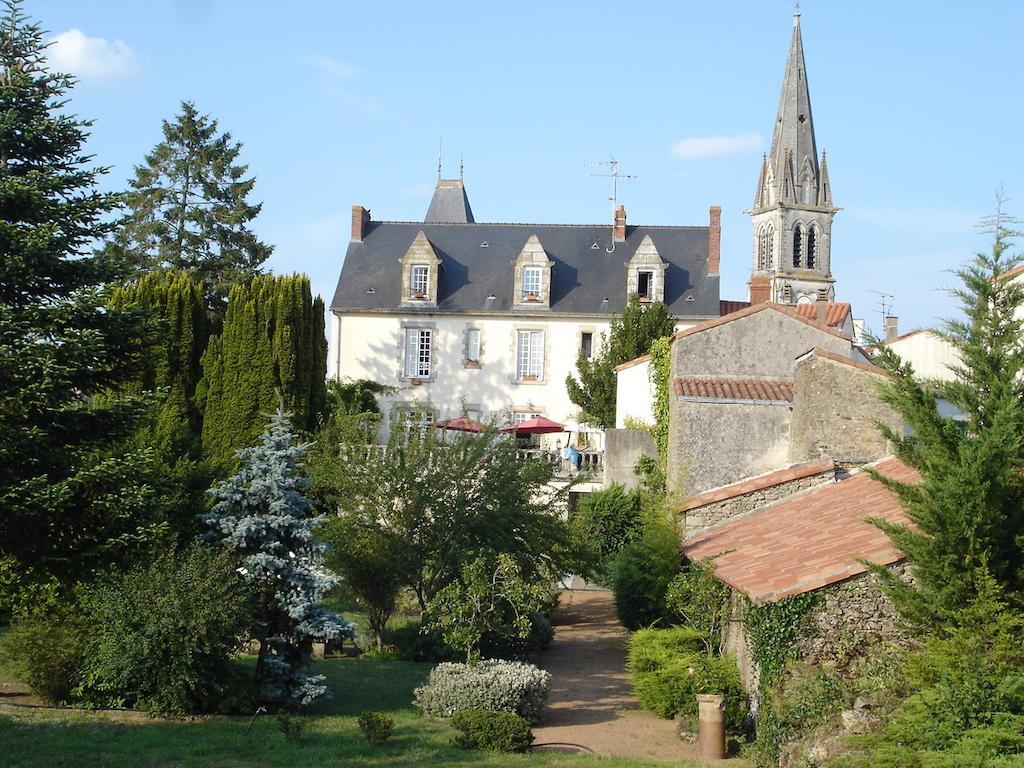 Le Petit Chateau - Tiffauges Proche Puy Dufou Exteriör bild