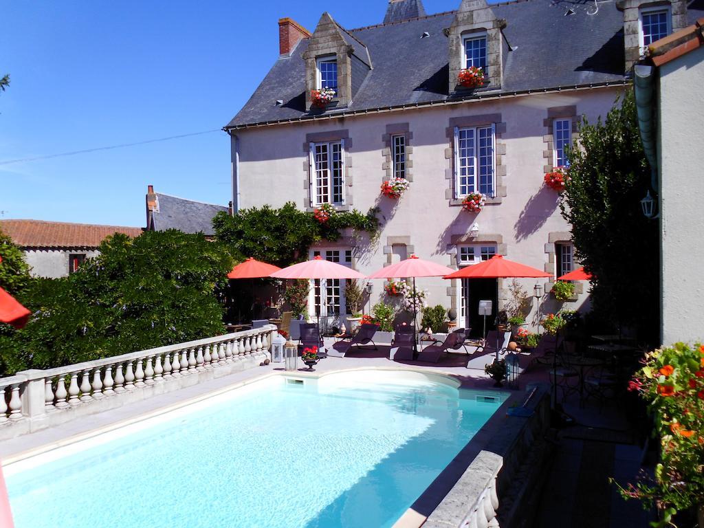 Le Petit Chateau - Tiffauges Proche Puy Dufou Exteriör bild